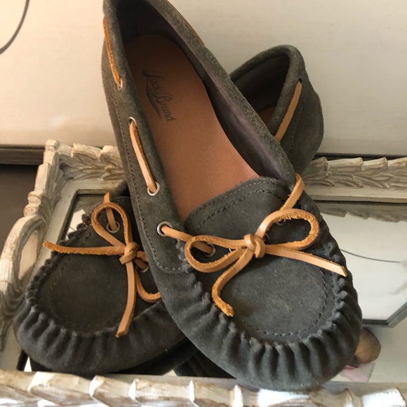 Lucky 🍀 Brand Gray Loafers - Picture 1 of 4